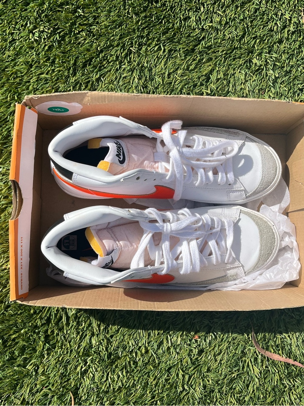 Women/Me Nike White High-Top Sneakers with Bright Orange Swoosh Men 8.5 Women 10 - Picture 4 of 4